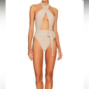 Alex One Piece in Oyster
PQ